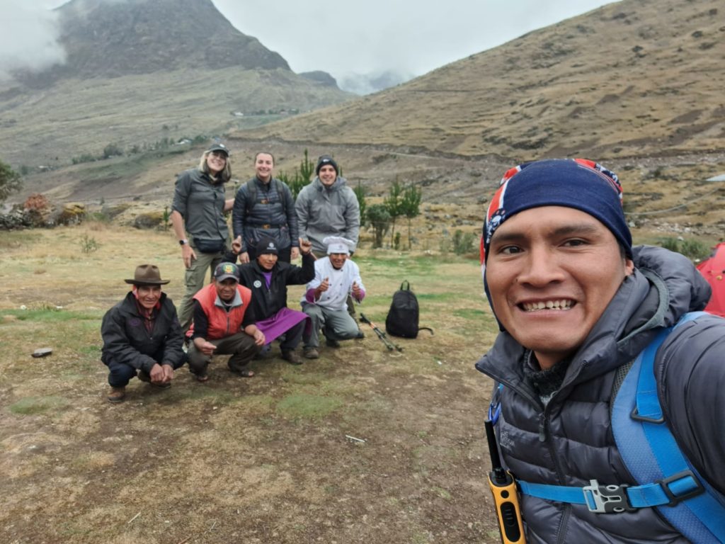 Selfie of Johnny, Ada and and their hiking companions, and the crew on the Lares Trek.